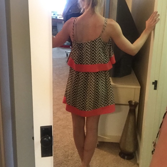 Never worn adorable chevron layer dress - Picture 2 of 3