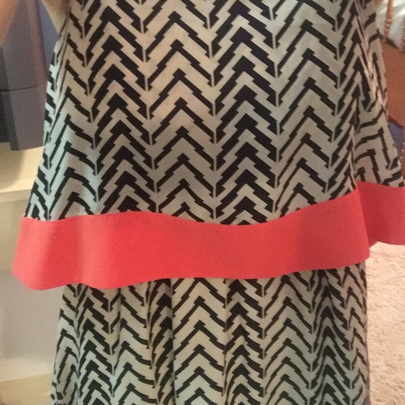 Never worn adorable chevron layer dress - Picture 3 of 3