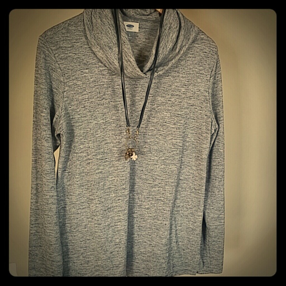 Gray cowel neck long sleeve shirt