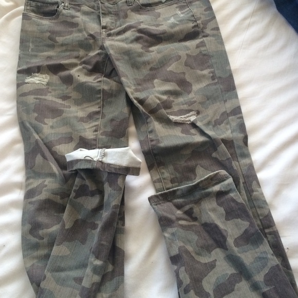 Camo skinny jeans