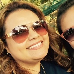 Meet your Posher, Aida