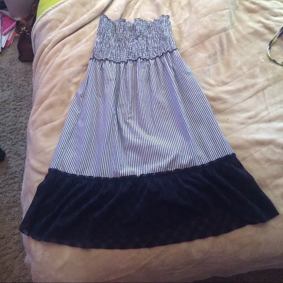 Navy/white strapless dress!