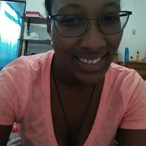 Meet your Posher, Raysa