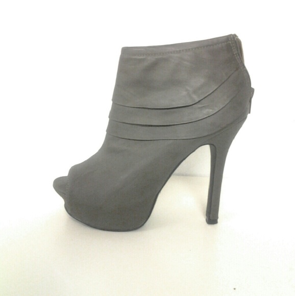 Gently used womens gray qupid high heel boots