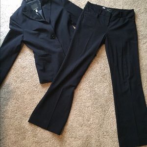 The Limited business suit in navy. Size 2