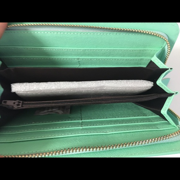 Cute light green wallet - Picture 3 of 3