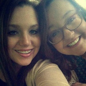 Meet your Posher, Lora