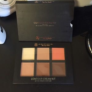 Anastasia Beverly Hills cream contour kit medium