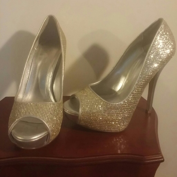 *GLAMOUROUS ALDO Platform High heels*