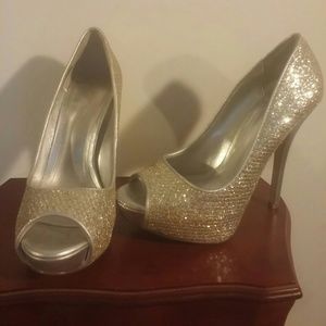 *GLAMOUROUS ALDO Platform High heels*