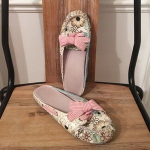 Adorable Kenzie slip on mocs! Size 8.5