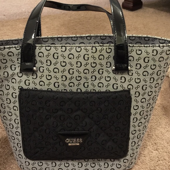 I'm selling a nice black and grey medium size bag