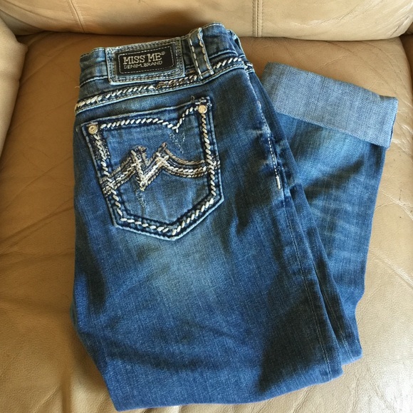 Miss Me light wash boyfriend Capri