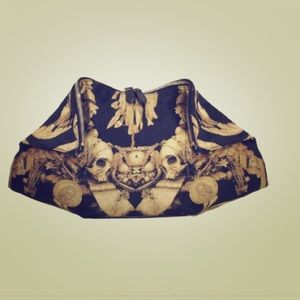 Alexander McQueen de manta clutch.