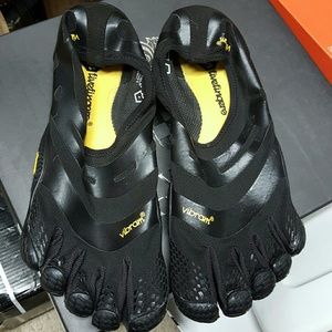 Vibram men's shoes size 43