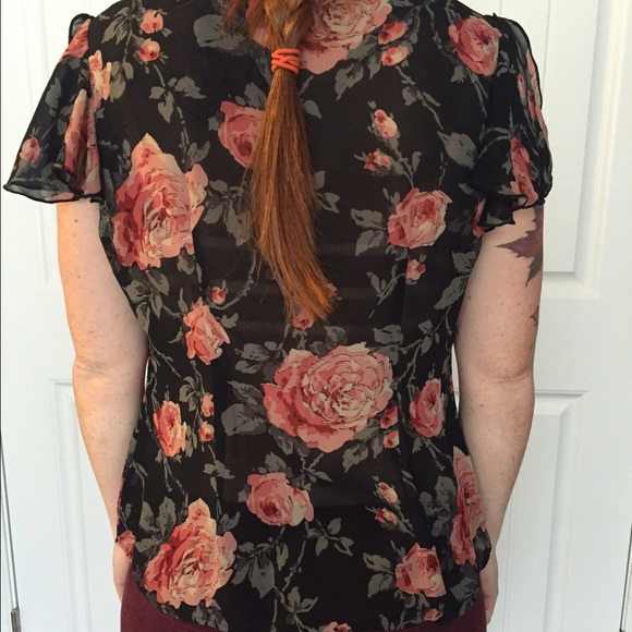 Floral button down top - Picture 3 of 4