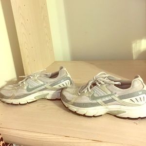Size 8 1/2 Nike sneakers