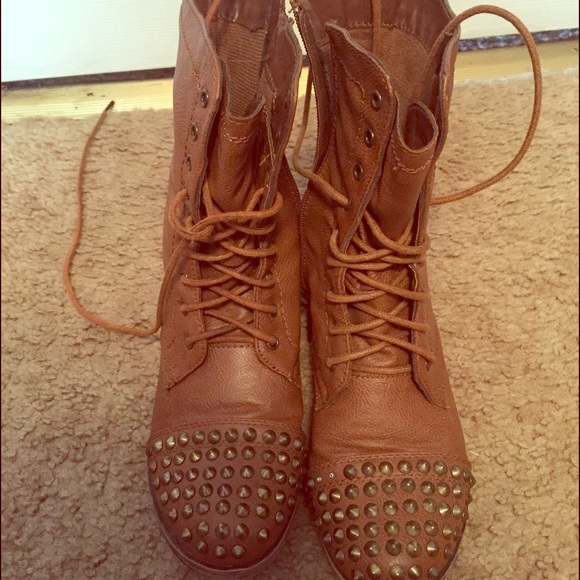 Adorable studded brown boots! Size 5.5