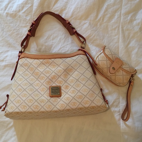 Dooney & Bourke Handbags - Dooney & Bourke Slouch Hobo bag w/ wristlet