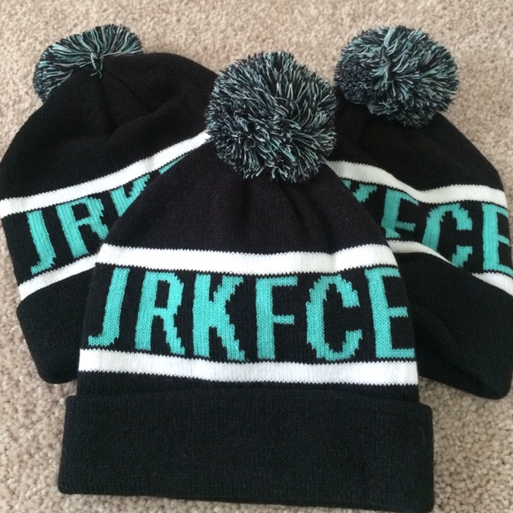 JRKFCE knit Pom beanie
