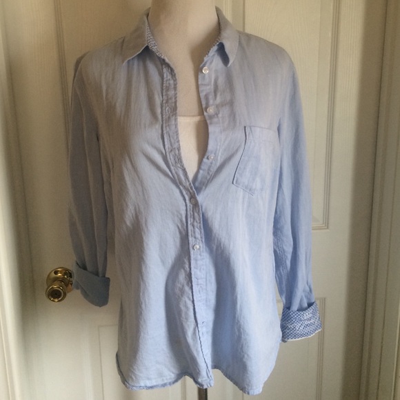 H&M blue button down w gingham accents