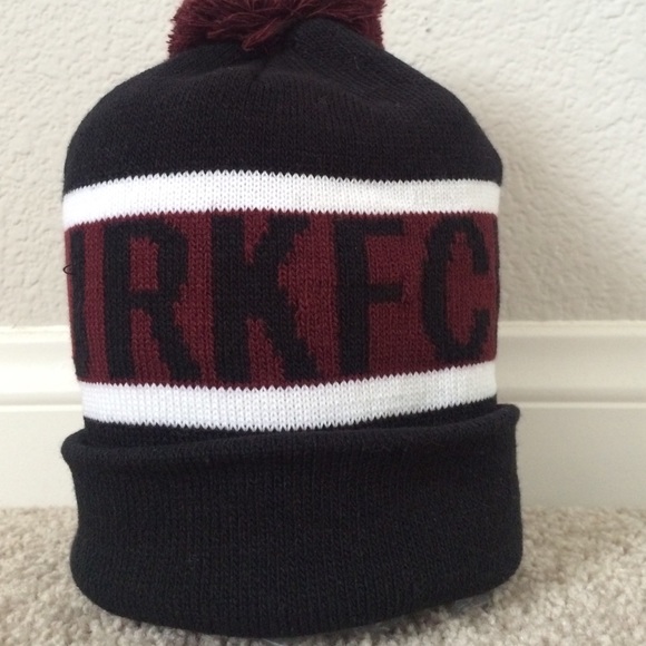 Black maroon knit Pom beanie
