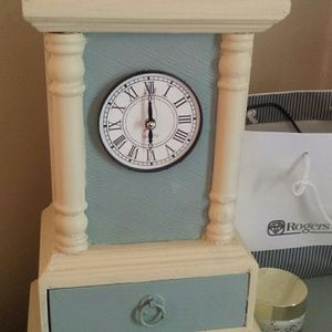 Meet your Posher, Lora