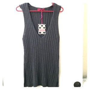 Gray deep plunge side split sweater top!