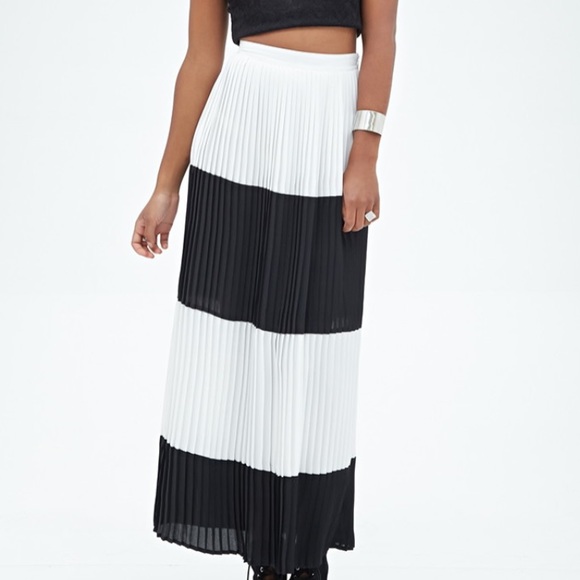 NWOT Forever21 Pleated Striped Maxi Skirt