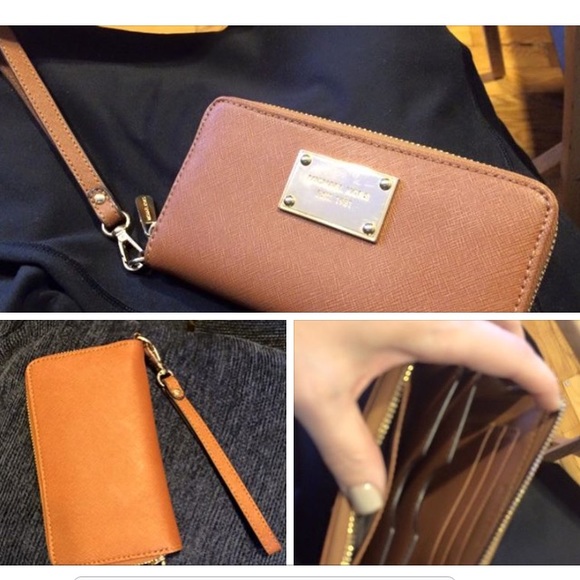 Michael Kors Handbags - TRADE-MARISSA Michael Kors Large Jet Set wristlet