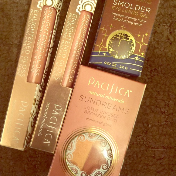 Pacifica bronzer, eye liner, x2 lip gloss