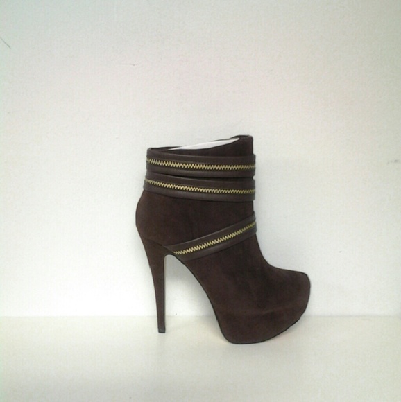Gently used ankle boot