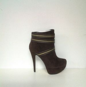 Gently used ankle boot