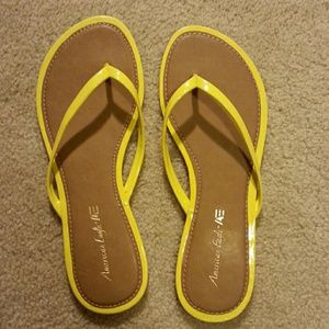 American Eagle Flip Flops NWOT