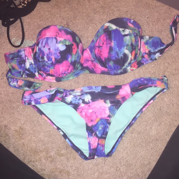 Baithing suit set or one piece - Picture 1 of 4