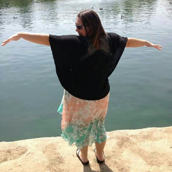 🚫SOLD🚫 Black Cover-up with Butterfly Back Detail - Picture 4 of 4