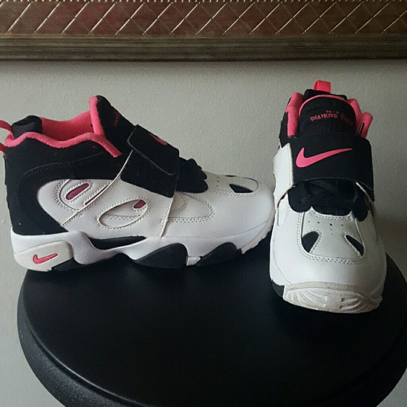 Pink black and white Nike's 2y but fit like a 5!