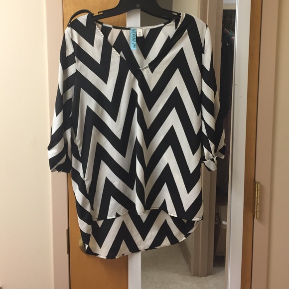 Chevron black and white blouse - Picture 1 of 2
