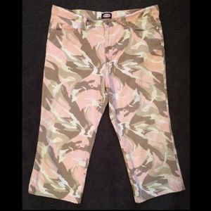 Zoey Beth pink camo capris 16/18