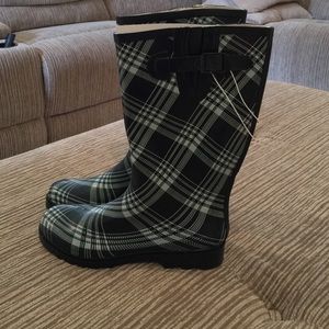 NWT Size 10 rain boots.
