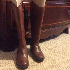 EUC Frye Melissa Button Boot. Size 5.