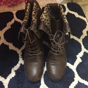Lace up brown leather and cheetah boots