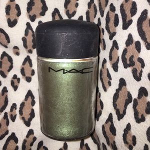 Mac pigment in antique green