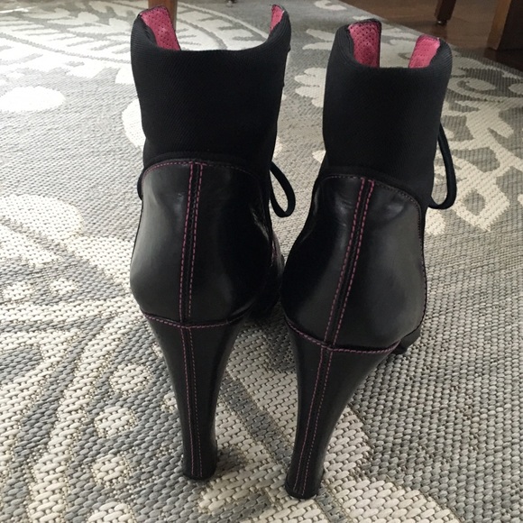 Cole Haan black pink Nike ankle boots heels - Picture 3 of 4