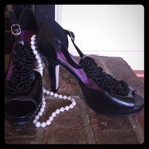 Madden Girl Size 6.5 Heels in Black