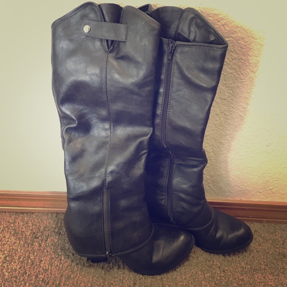 Like new black Fergalicious  Boots