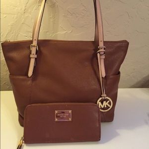 Brown leather Michael Kors tote