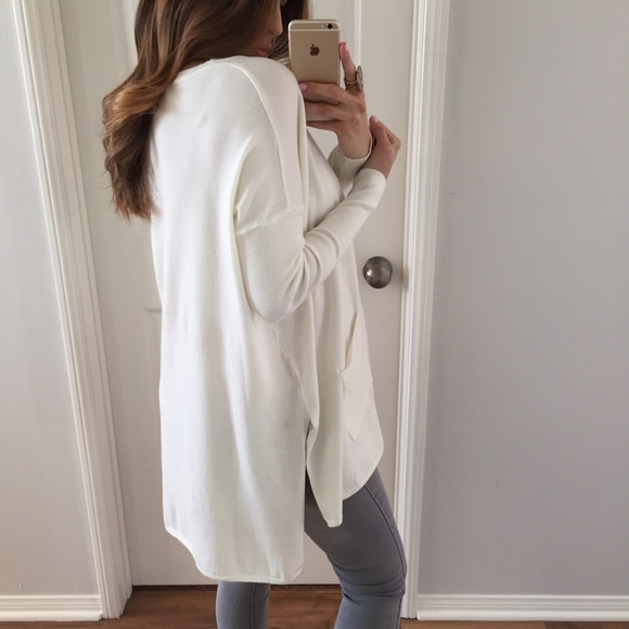 SOLD OUT • Off White Over Sized Top - Picture 4 of 4