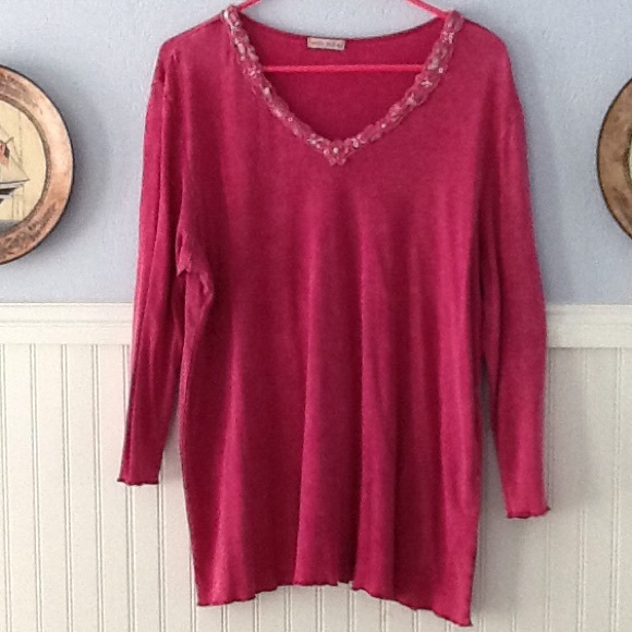 RASPBERRY 3/4 SLEEVE EMBELLISHED TOP