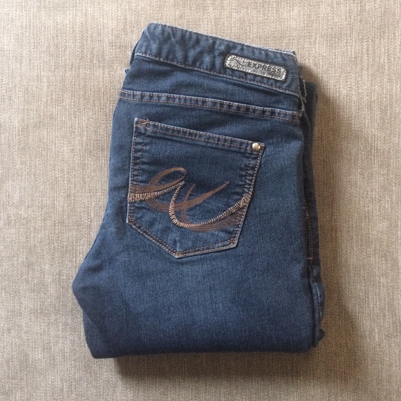 Express Zelda Barely Boot Jeans. 6R